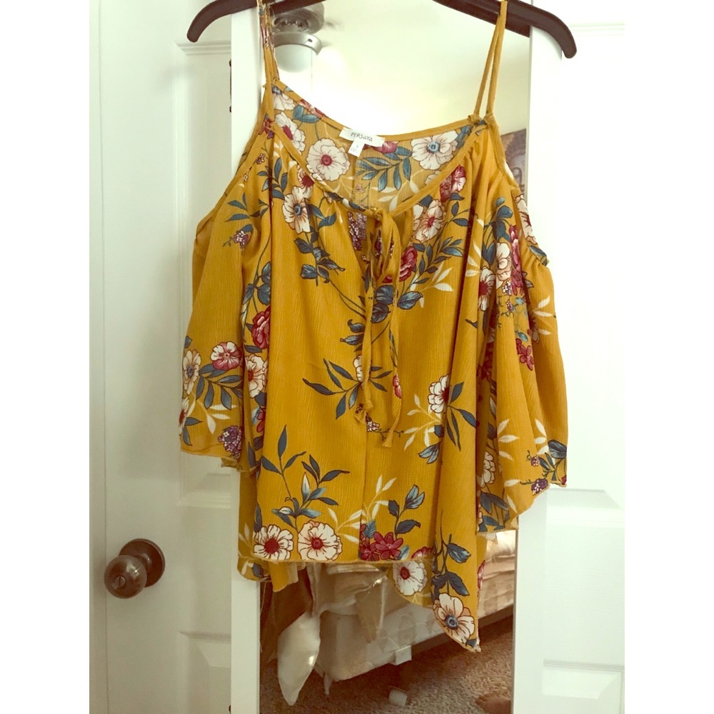 Juniors floral top!